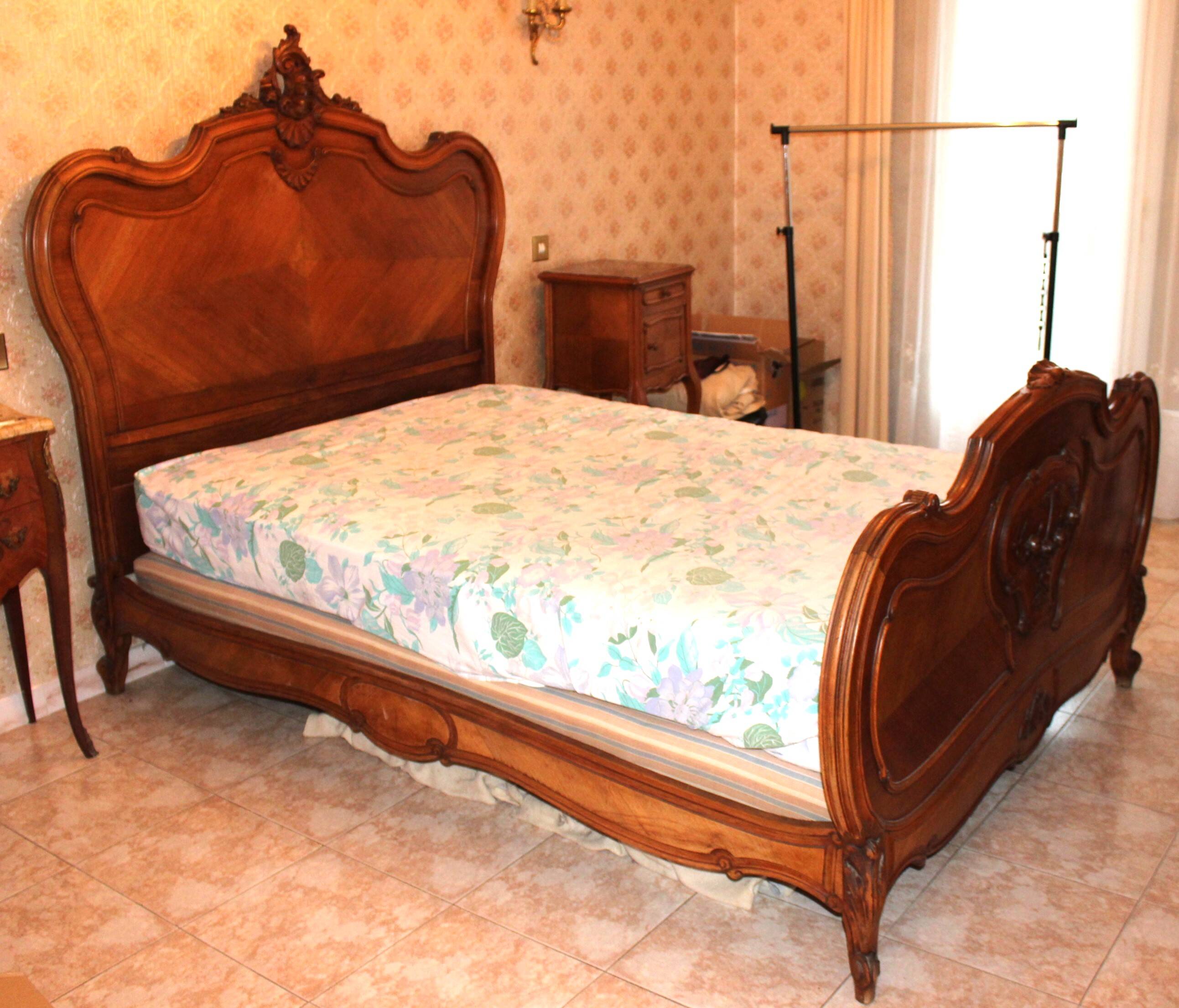 Walnut rocaille bed from the early 20th century.