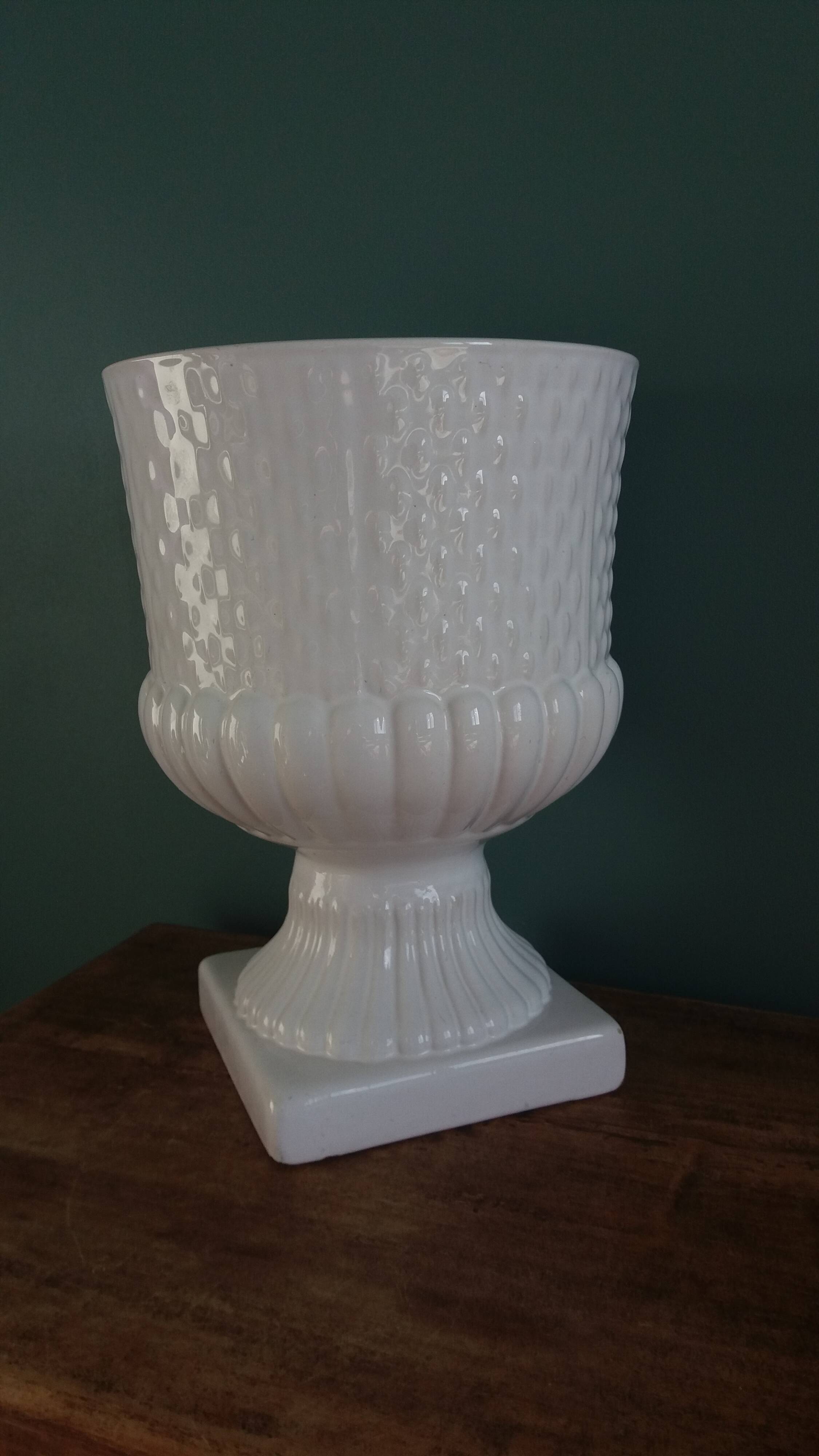 Médicis planter pot vase Saint Clément France Pompadour