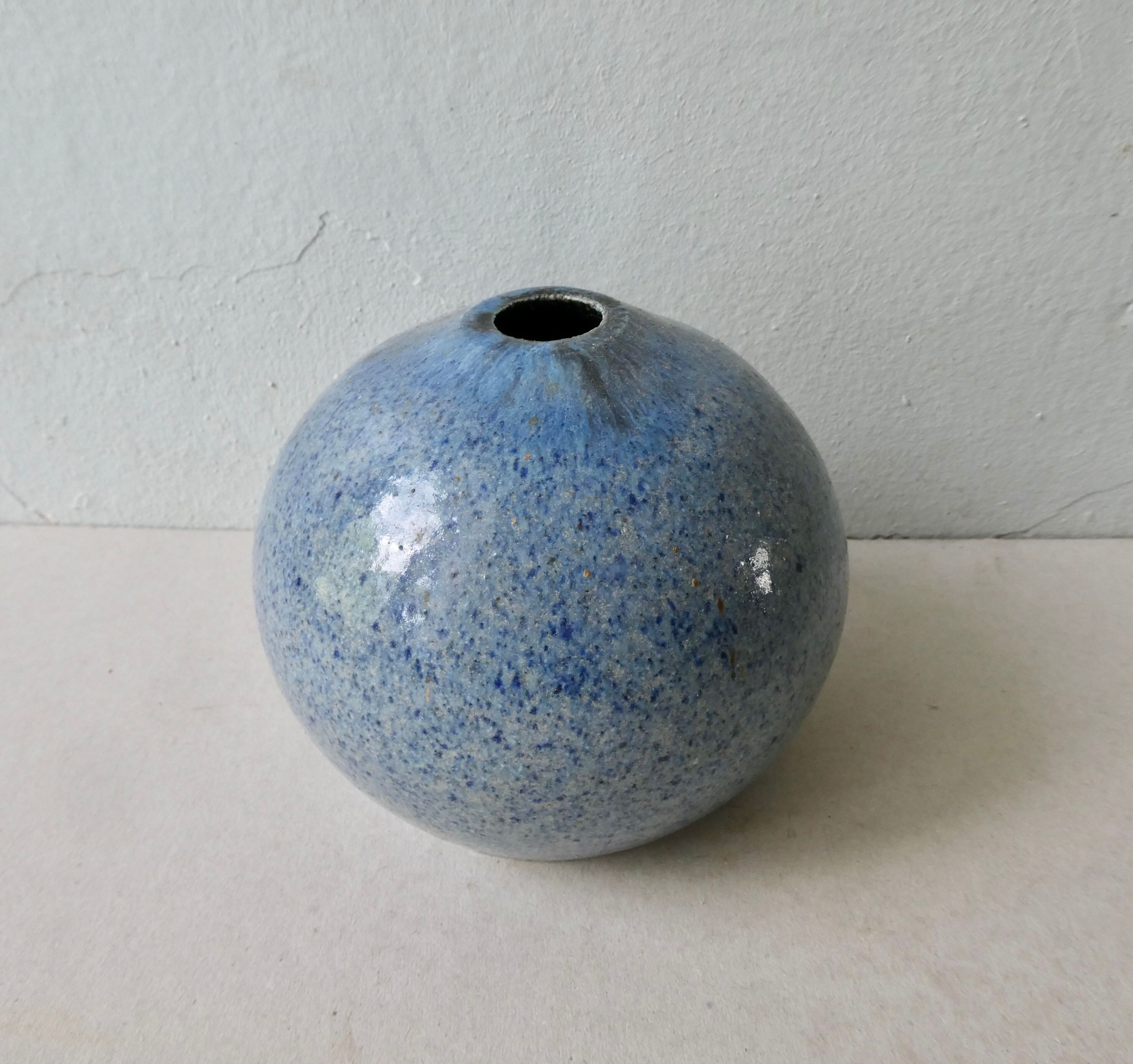 Blue ceramic ball vase Accolay
