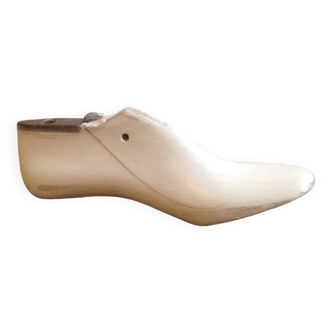 Embauchoir ancien en bois blanc