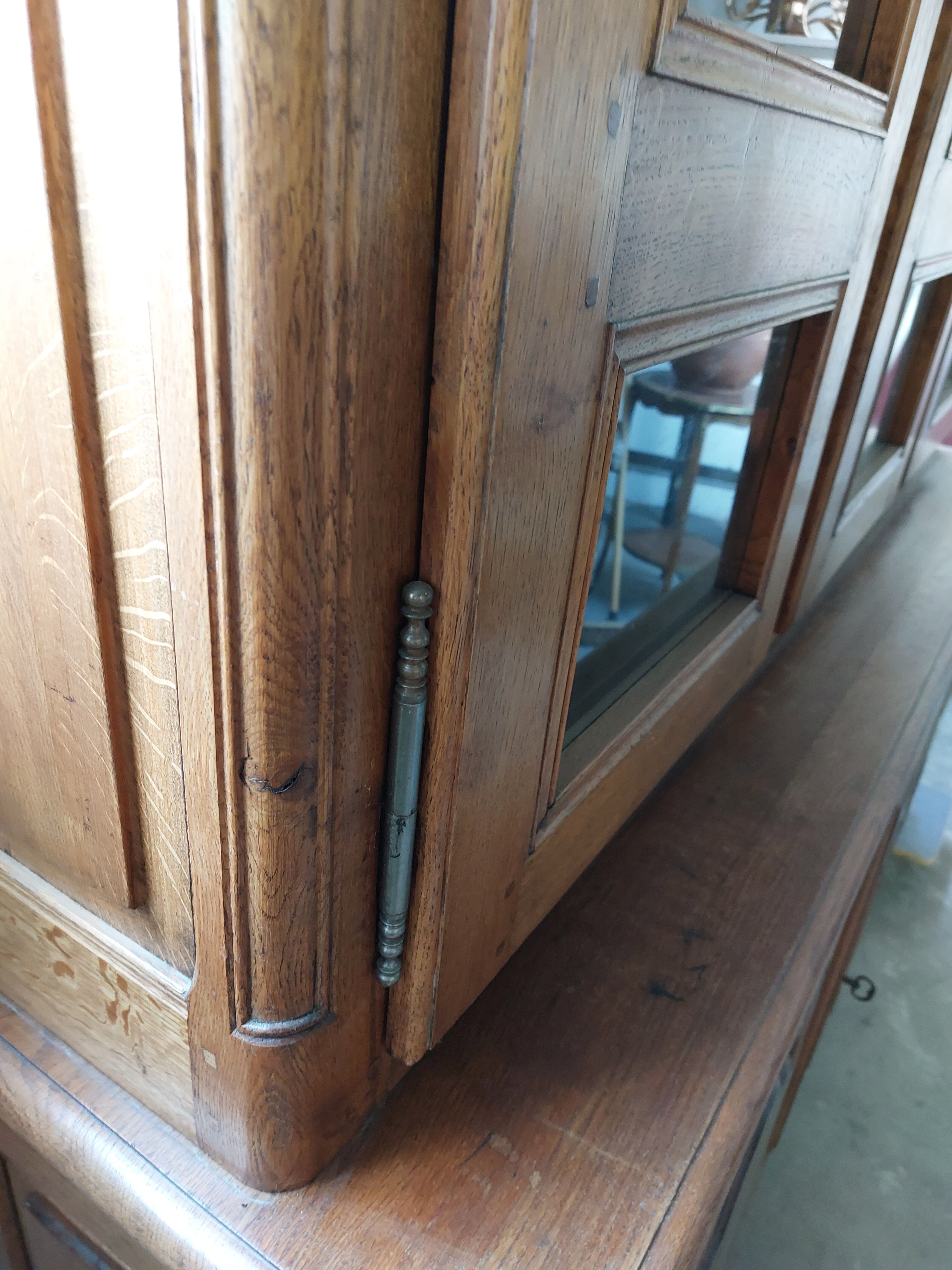 Showcase library with two sections in solid oak.