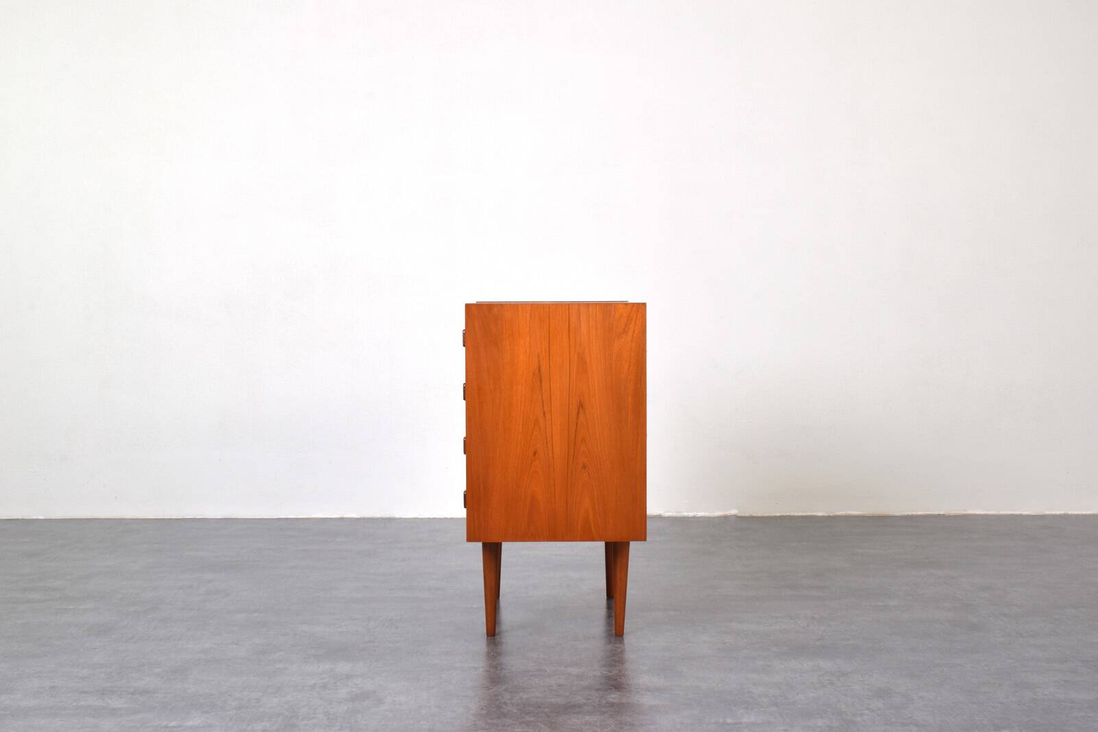 Commode danoise en teck du milieu du siècle de Domino Mobler, années 1960.