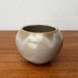Mid-century German minimalist studio pottery vase by Hildegard and Peter Delius for Hamelner Kunsttöpferei, 1960s.