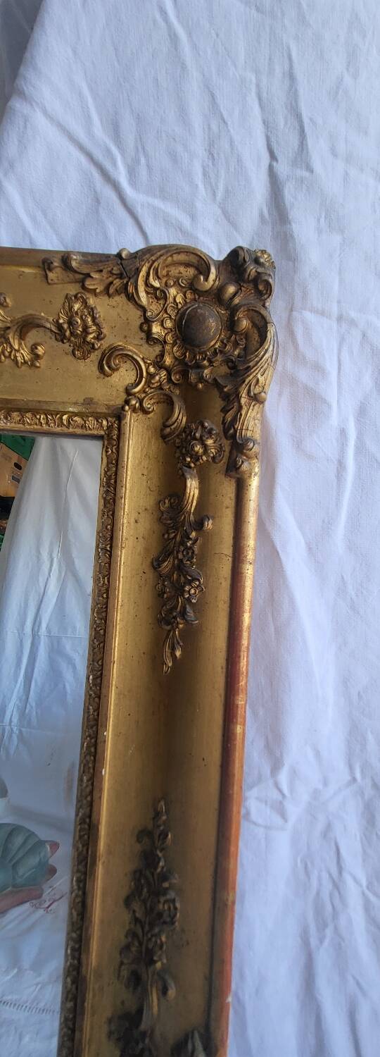 Antique Louis Philippe style gilded mirror decorated with floral motifs