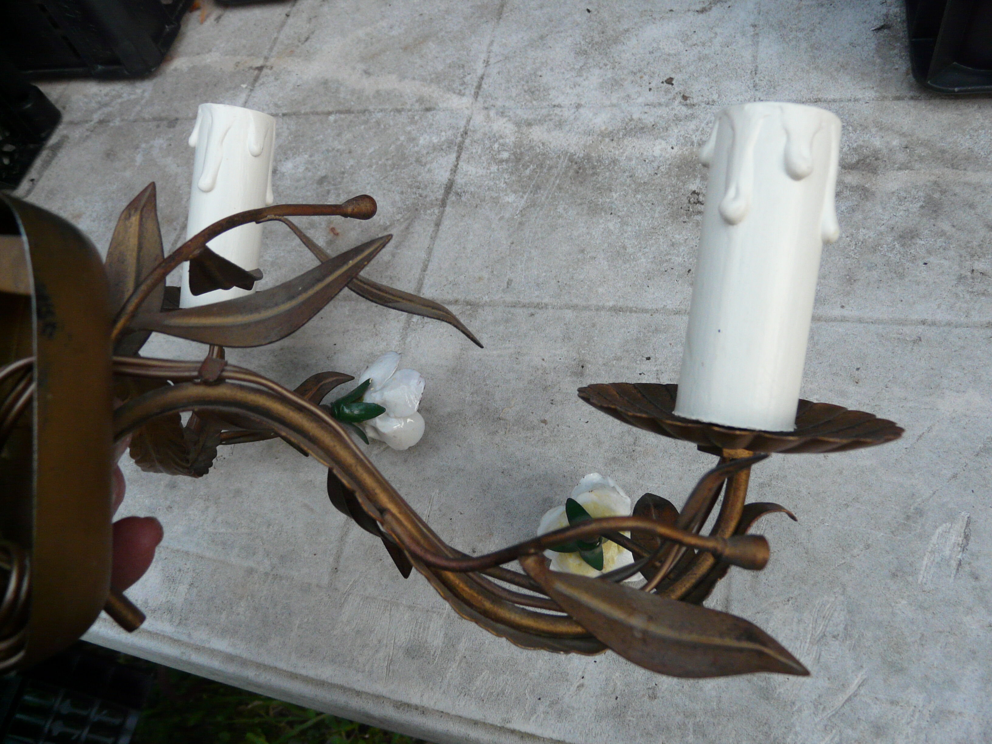 Vintage wall light in gold metal and flowers