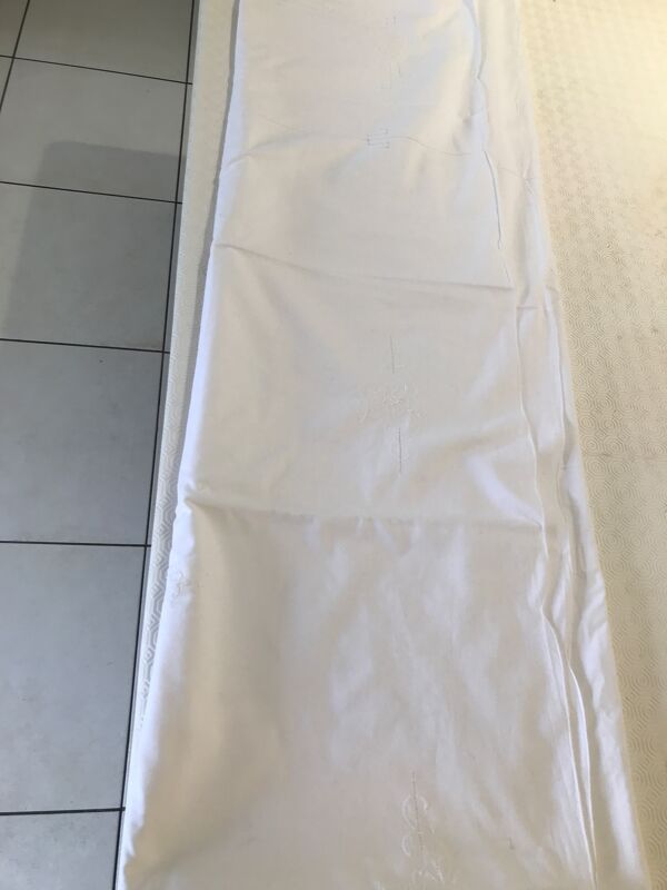 Nappe et 12 serviette brodés vintage