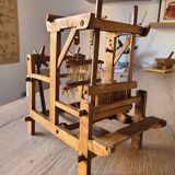 Table loom, old, made of wood.