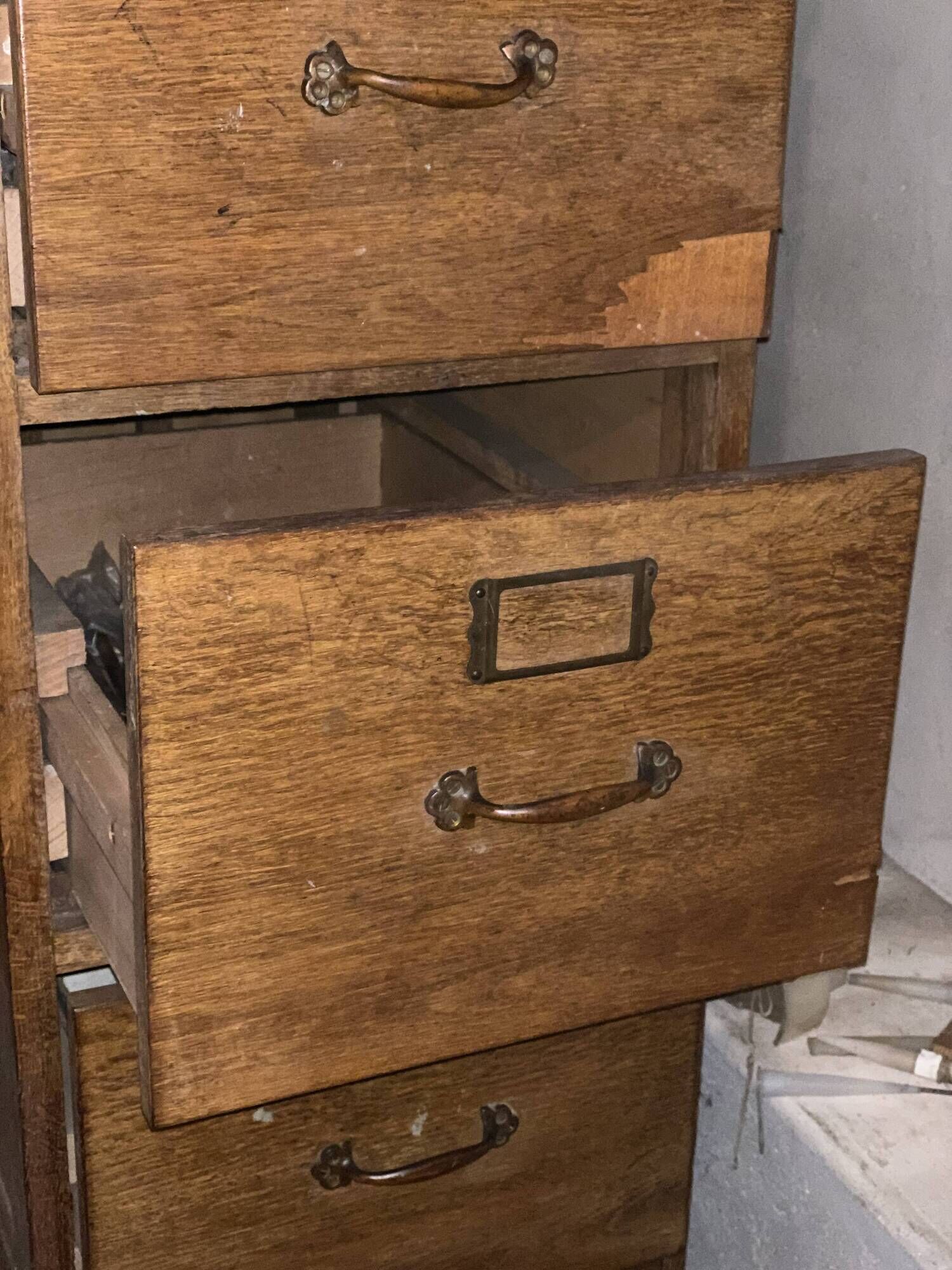 Cabinet de classement antique en bois massif