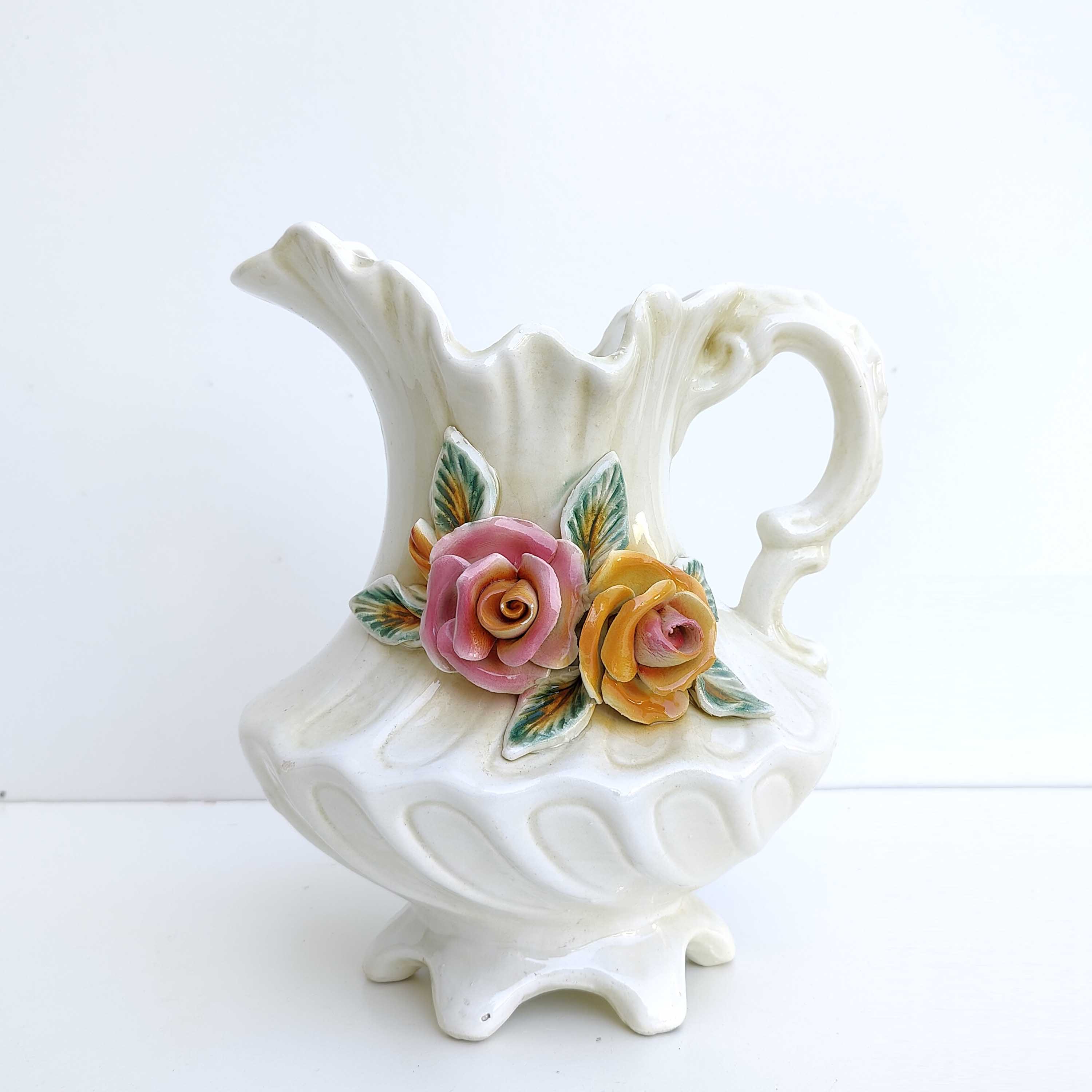 Vase italien céramique décor fleurs forme de cruche