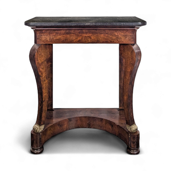 Console de style Louis Philippe en acajou flammé