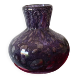 Petit vase en verre bullé et soufflé violet