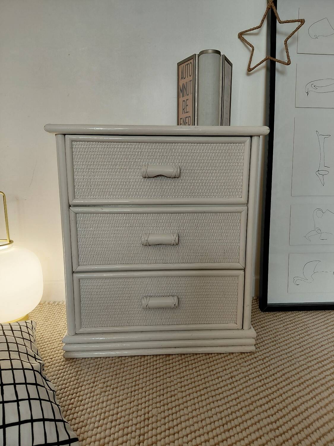 Vintage cane chest of drawers with 3 drawers - white patinated wood - seaside spirit