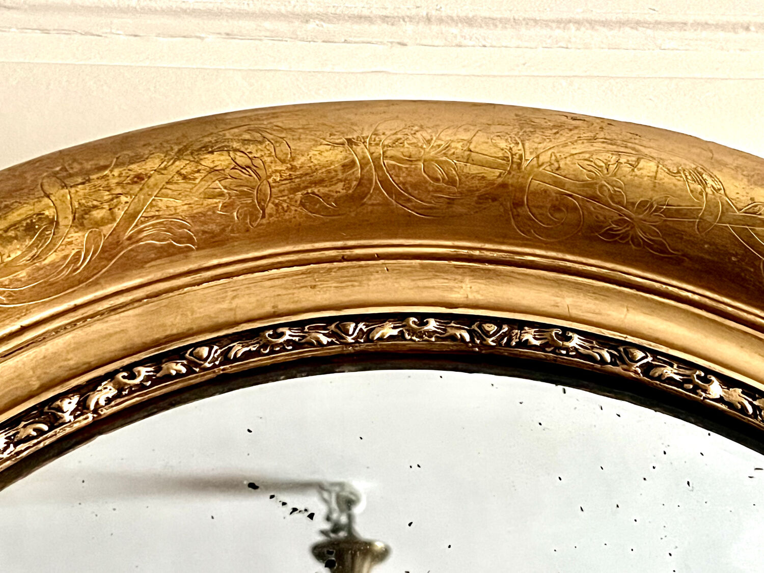 Large antique oval gilded mirror – Louis-Philippe period (circa 1840-1860)