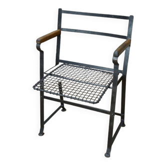 Chaise pliante en métal grillagé à dossier rabattable 1950