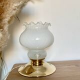 Lampe à poser vintage avec globe blanc et base en laiton ancien - Éclairage élégant avec fil doré tressé