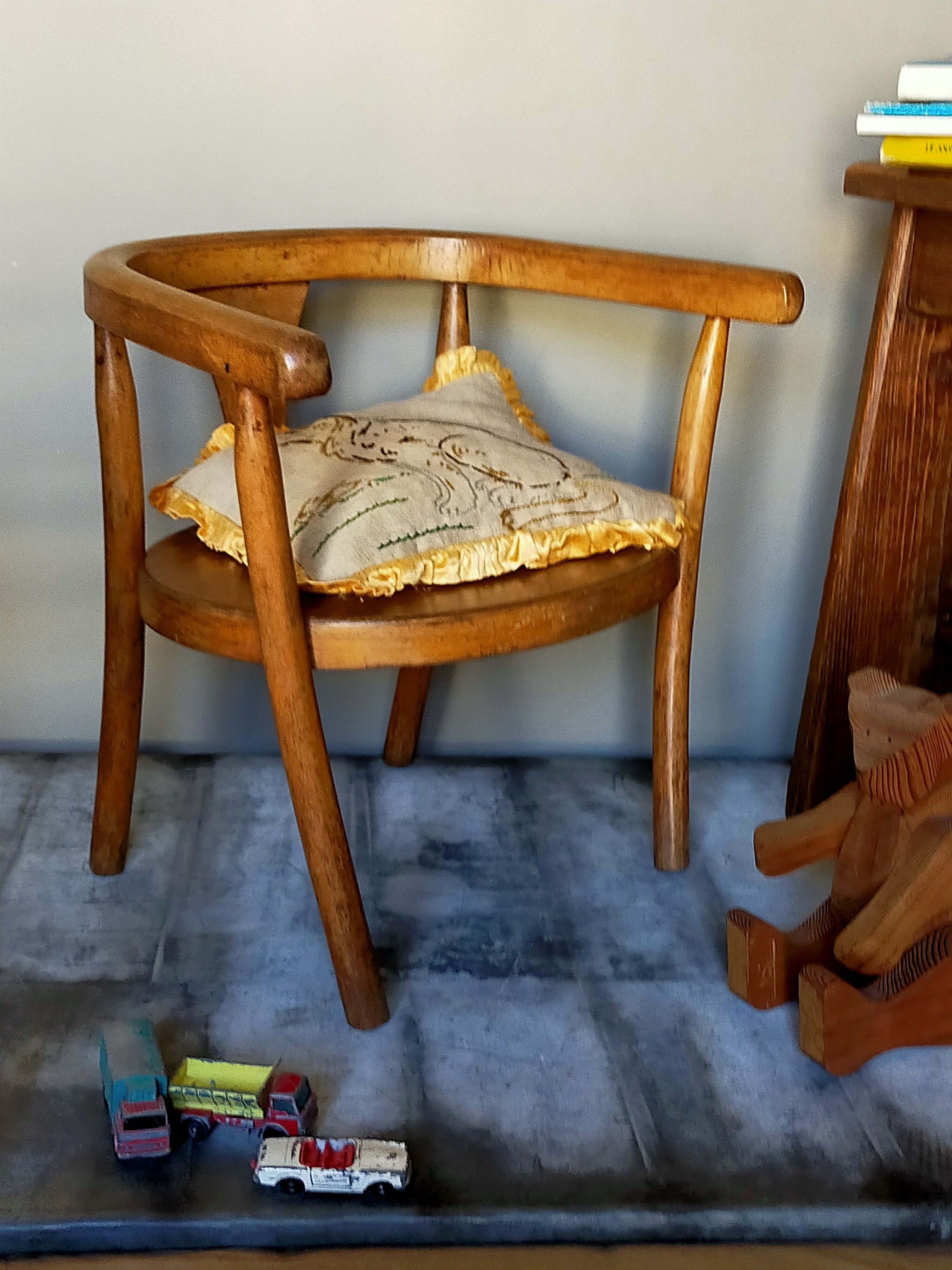 Children's chair in curved wood early 20th century