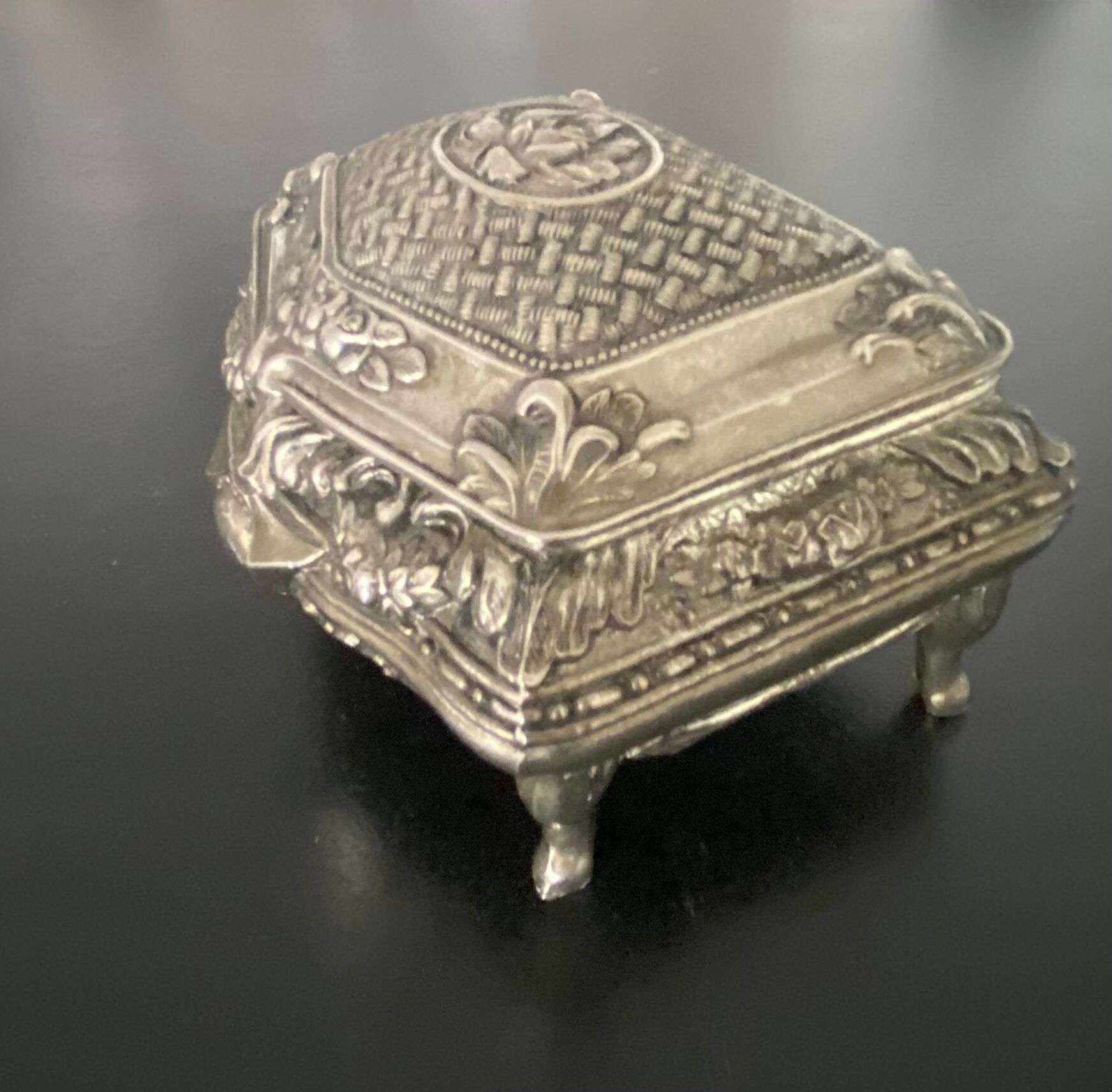 1 silver metal jewelry box