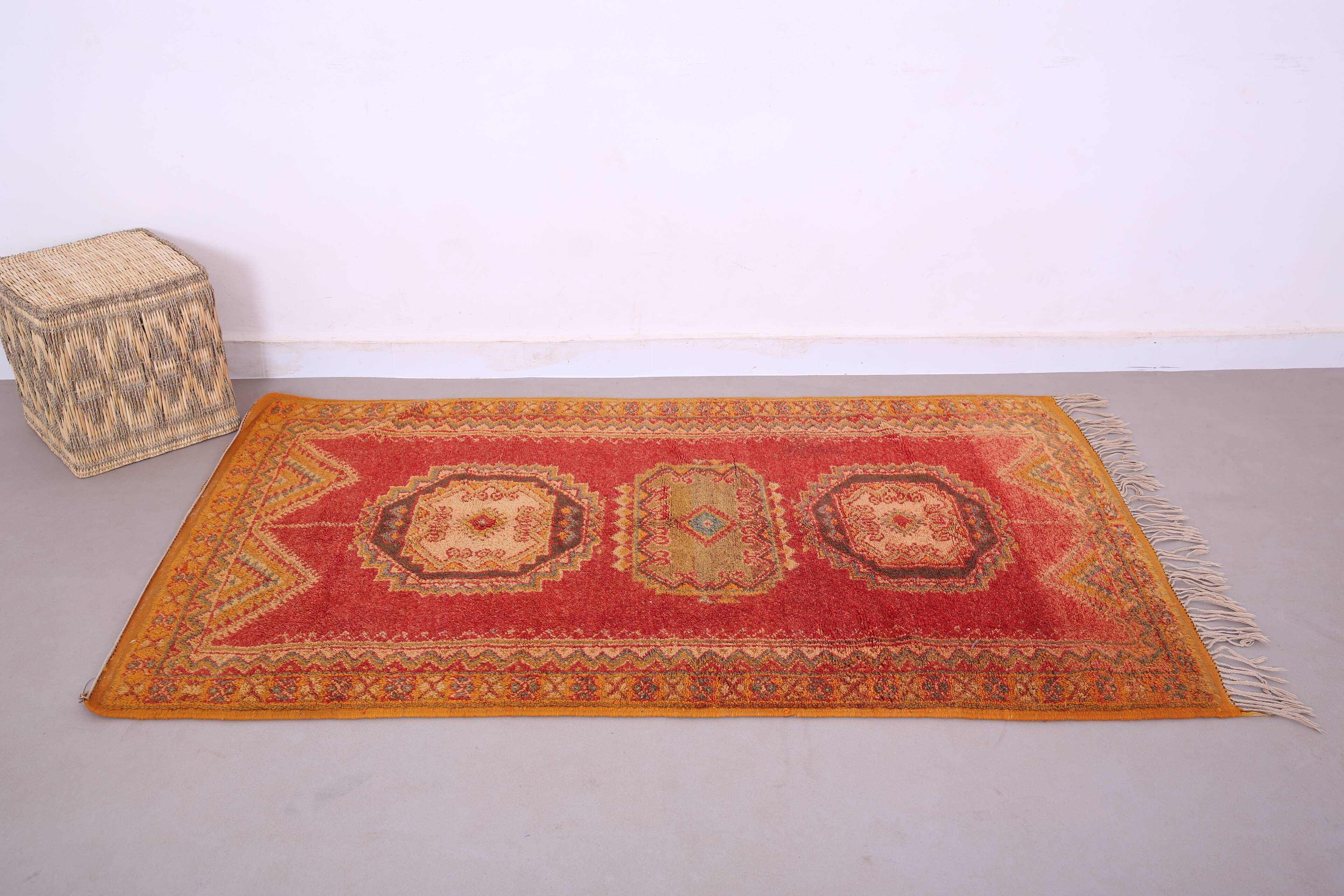 Vintage Handmade Taznakht Rug 118 x 199 cm - Berber Rug - Moroccan wool rug
