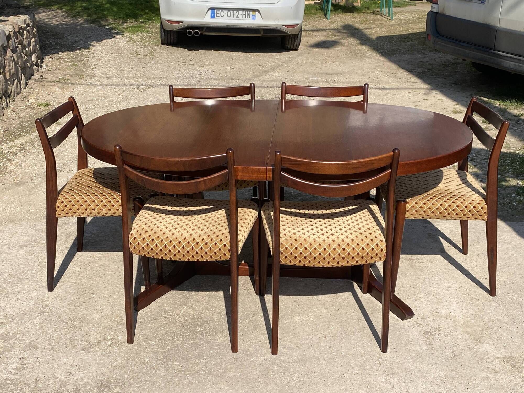 Baumann round oval extendable Scandinavian table in rosewood with 2 extensions.