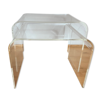 Une paire de tables Lucite des années 1970