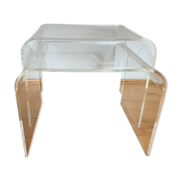 Une paire de tables Lucite des années 1970
