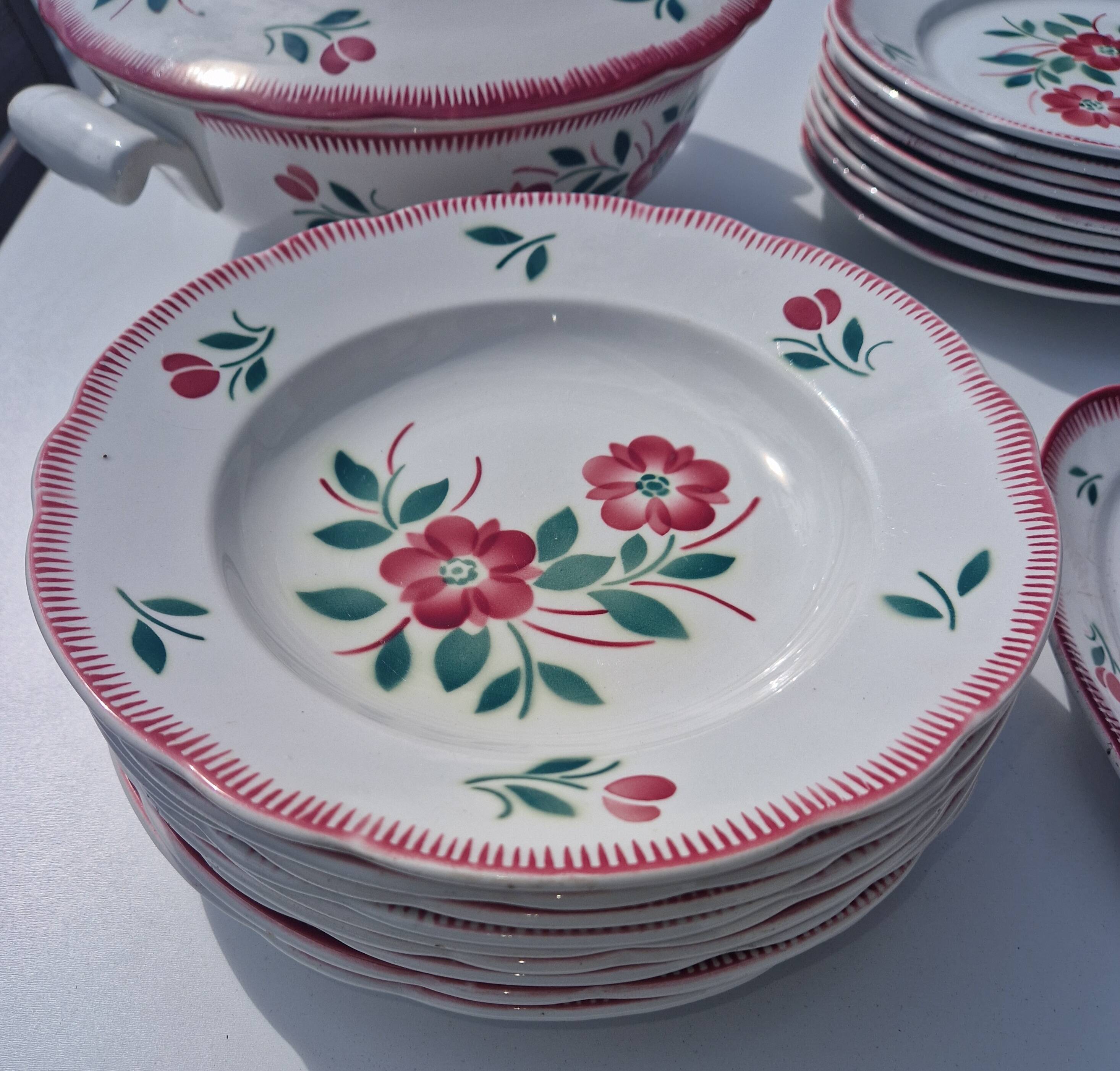 Service for 9 people, Badonviller faience, Fénal Frères, model "rèverbèr".