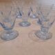 Lot de 7 petits verres à alcool en cristal très finement ciselé bleu.