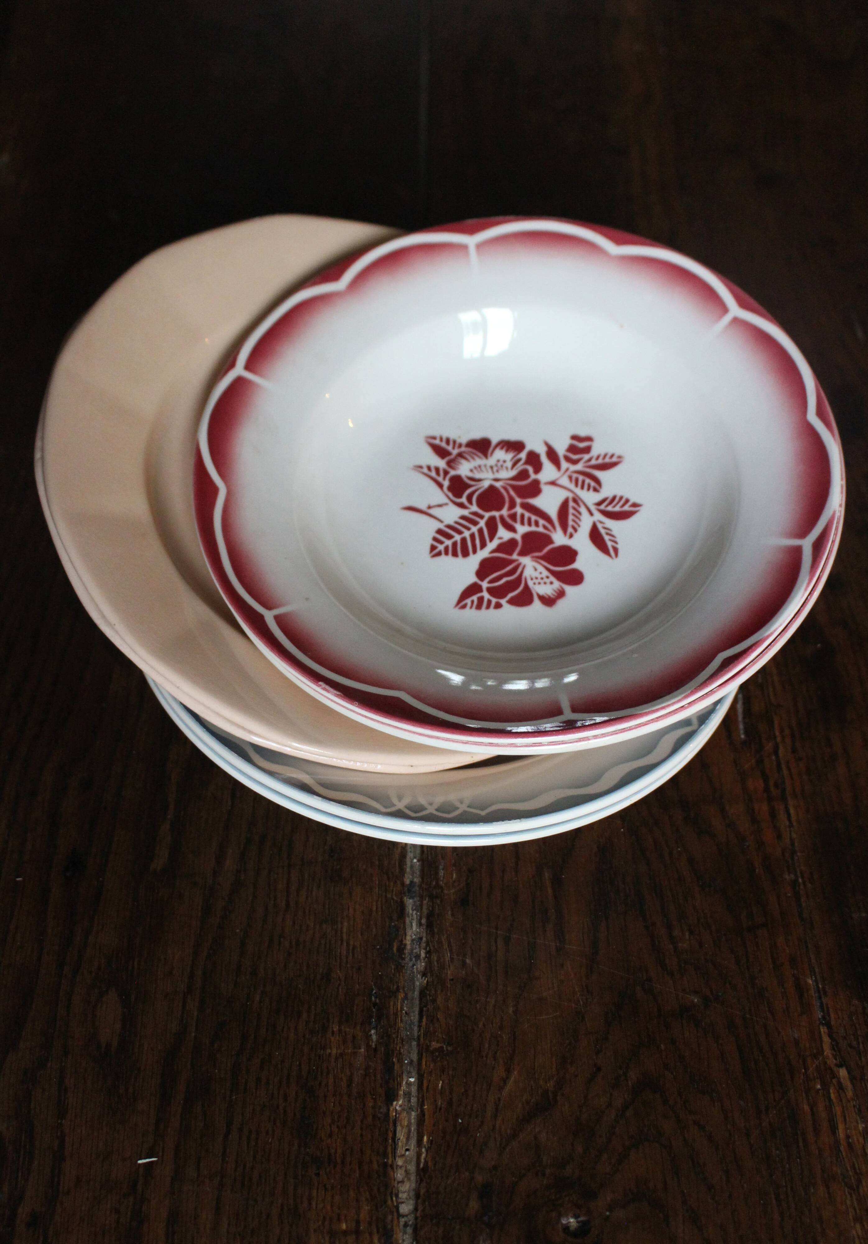 6 mismatched deep plates pairs Digoin Sarreguemines red blue pink