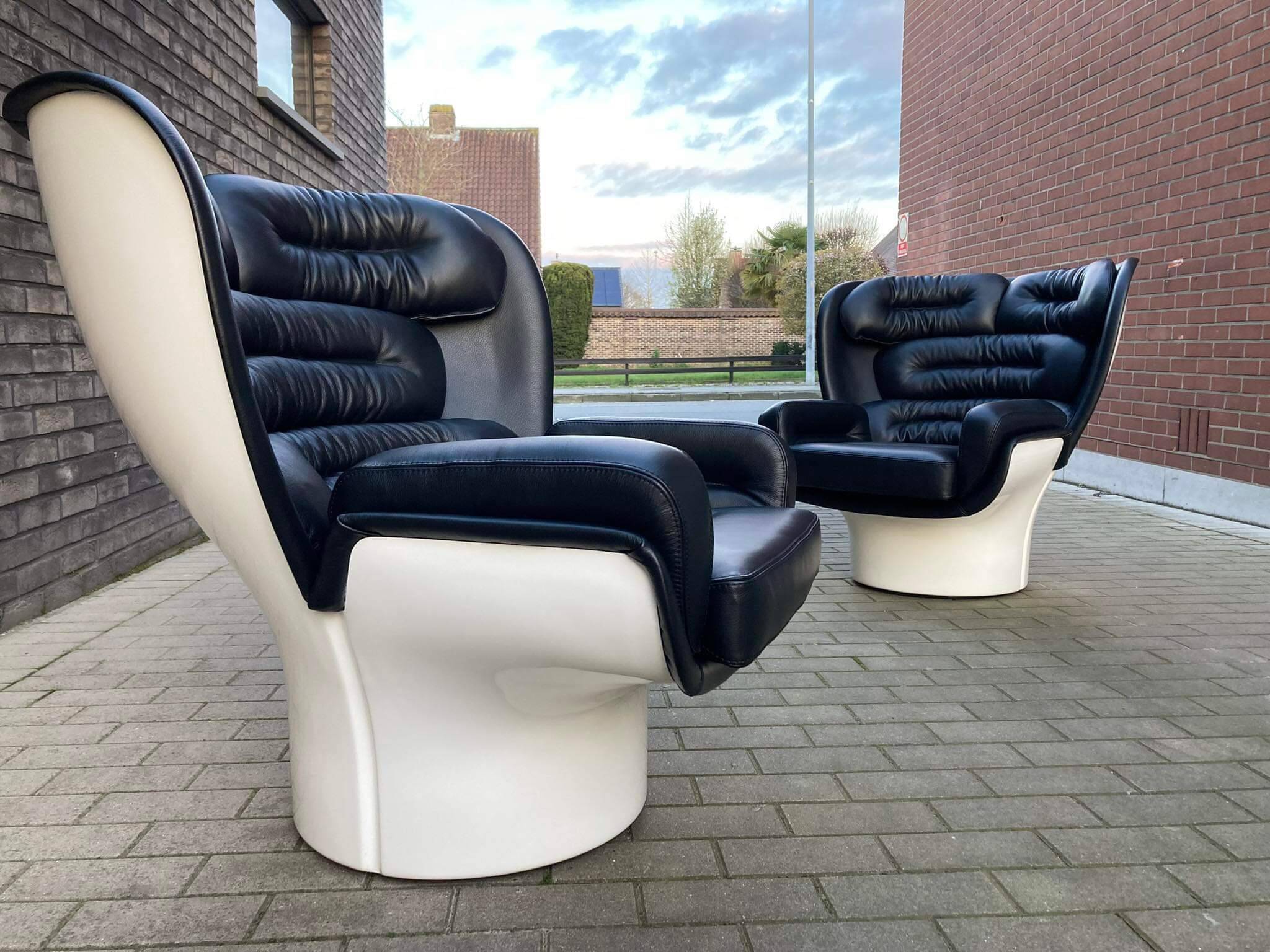 2x Joe Colombo Elda LONGHI Chair Black leather, White fiberglass