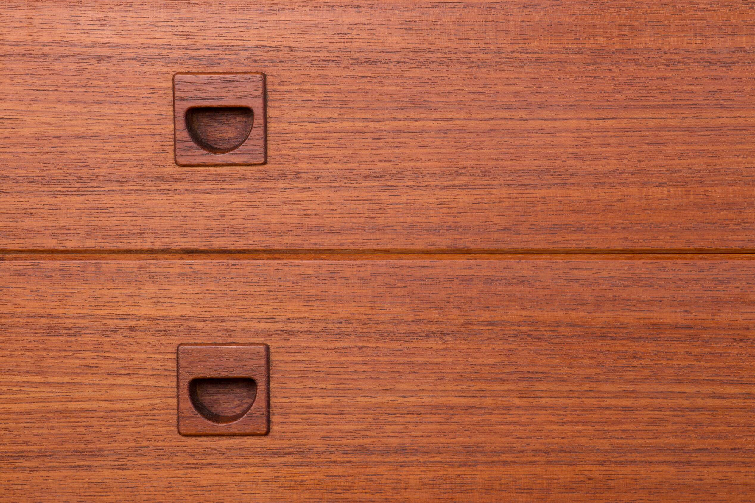 Danish teak chest of drawers or small sideboard, 3 large drawers, 1960.