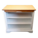 White and wood Bibus