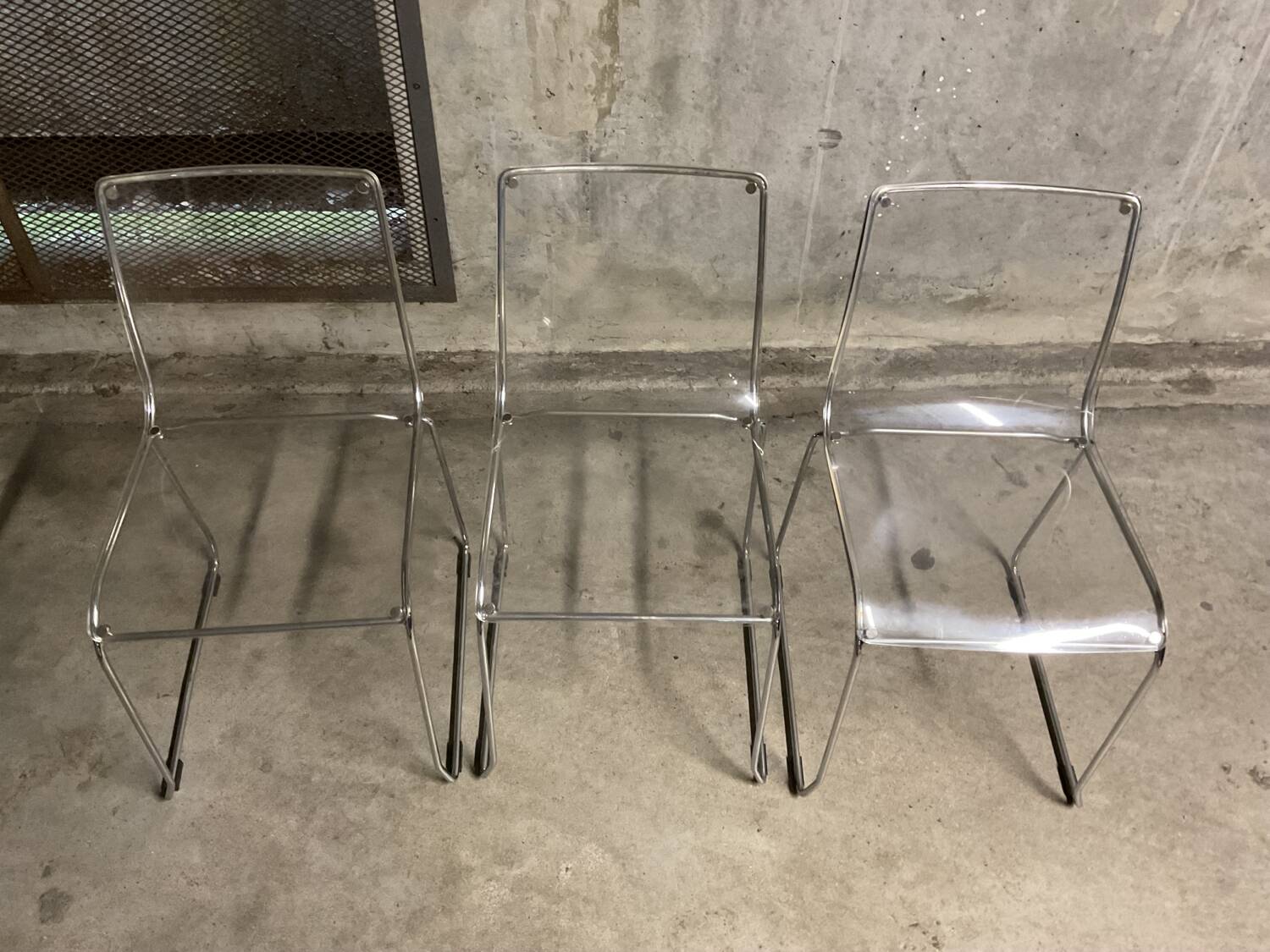 Chaises Plexiglas transparentes