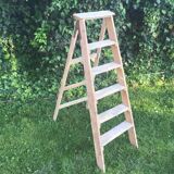 Stepladder in rough wood