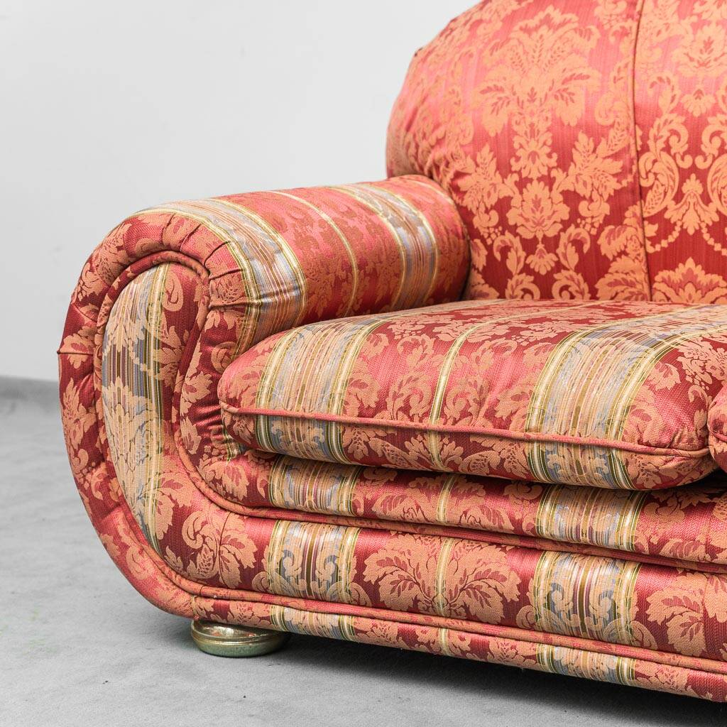 Divano due posti in tessuto broccato anni ’50 vintage