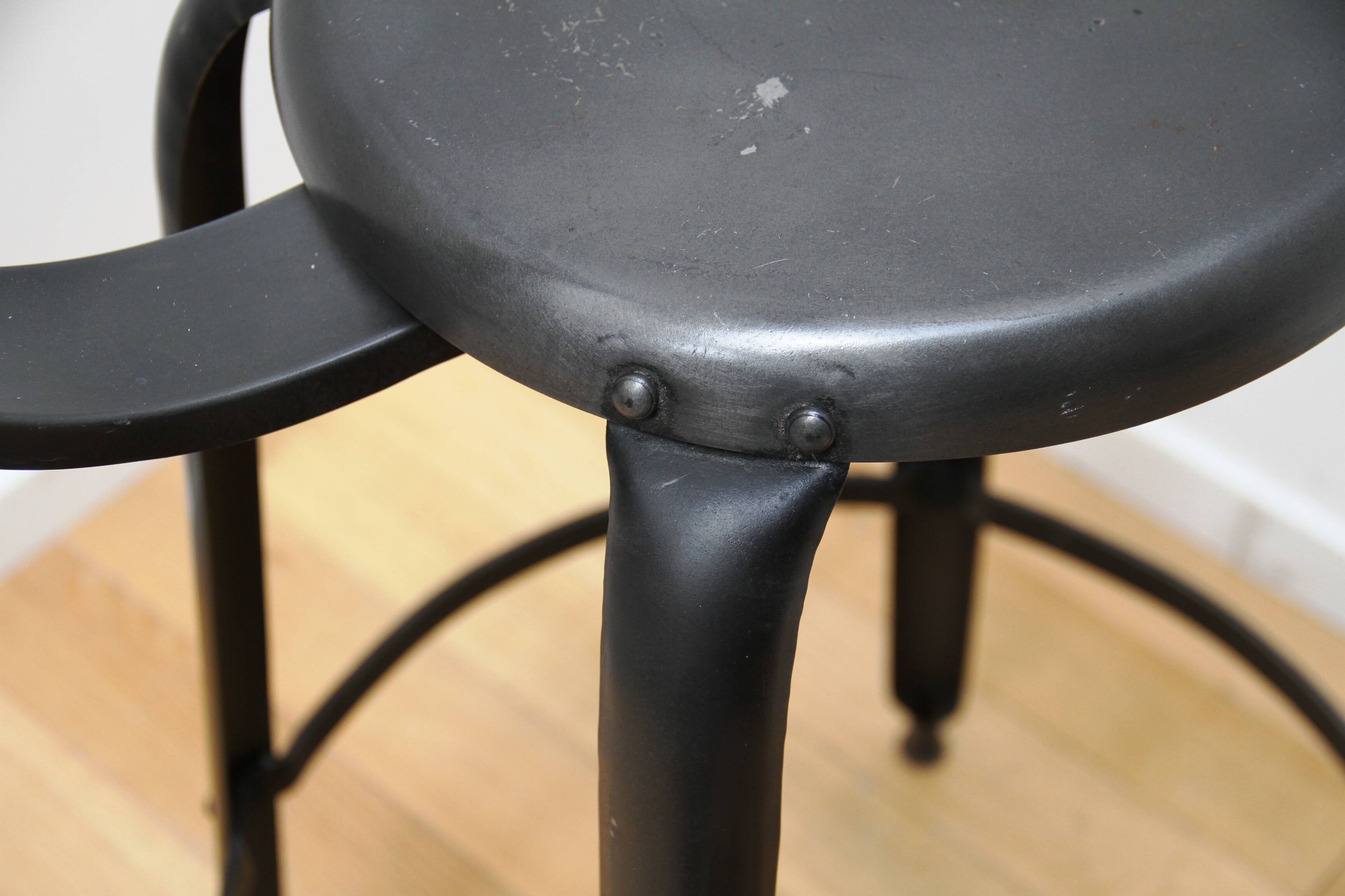 Suite de 5 tabourets