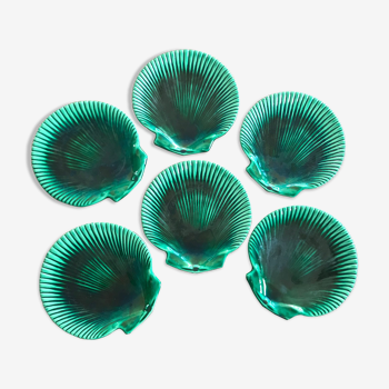 Plates in green slurry X6, in the shape of a scallop. Vallauris