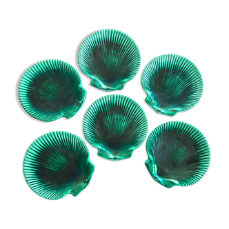 Assiettes en barbotine verte x6, en forme de coquille saint-jacques. vallauris