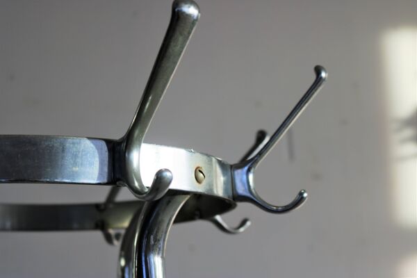 Porte-manteau vintage sur pied   Années 70   Chrome