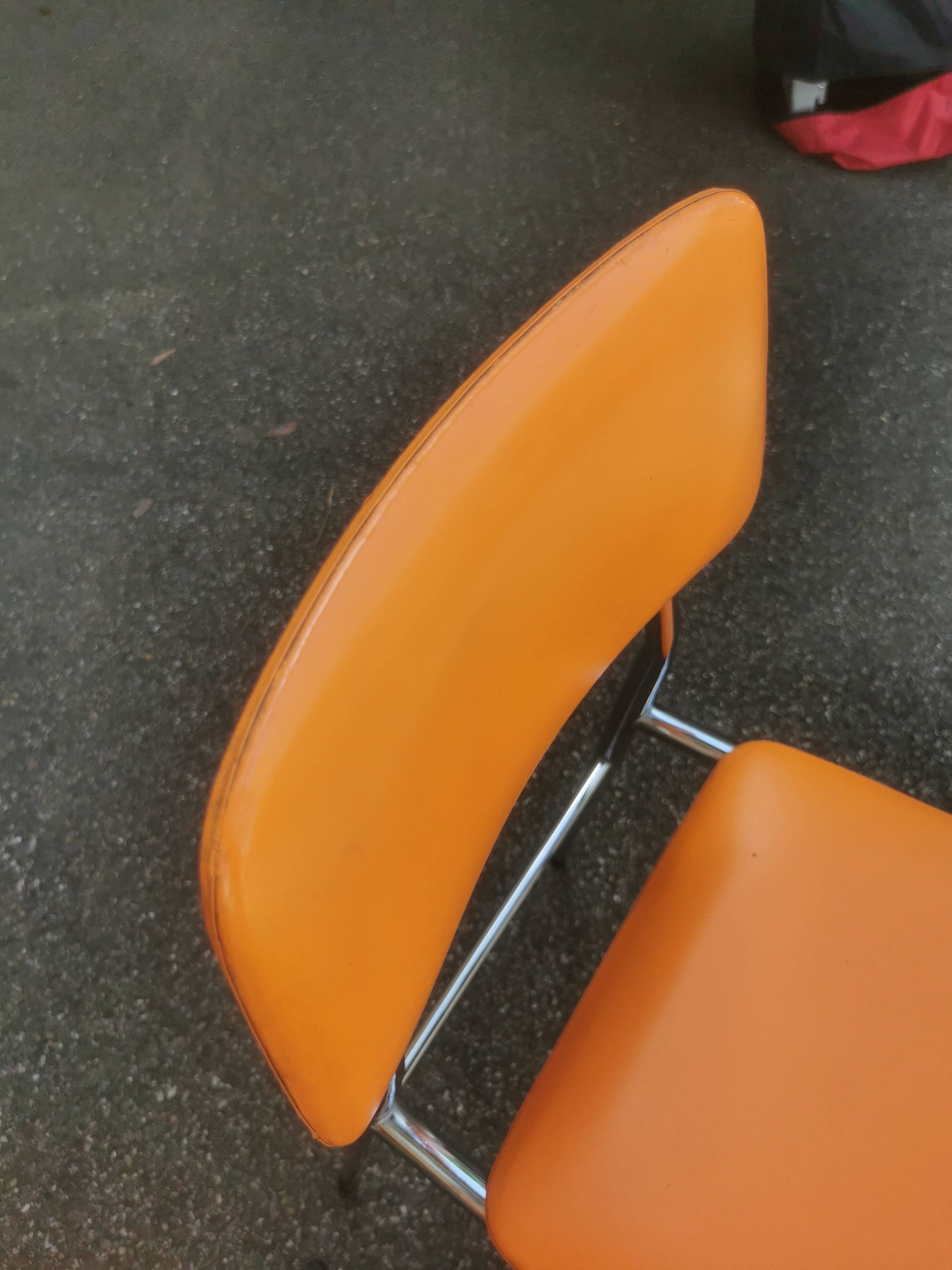 Tubmenager orange vintage chairs