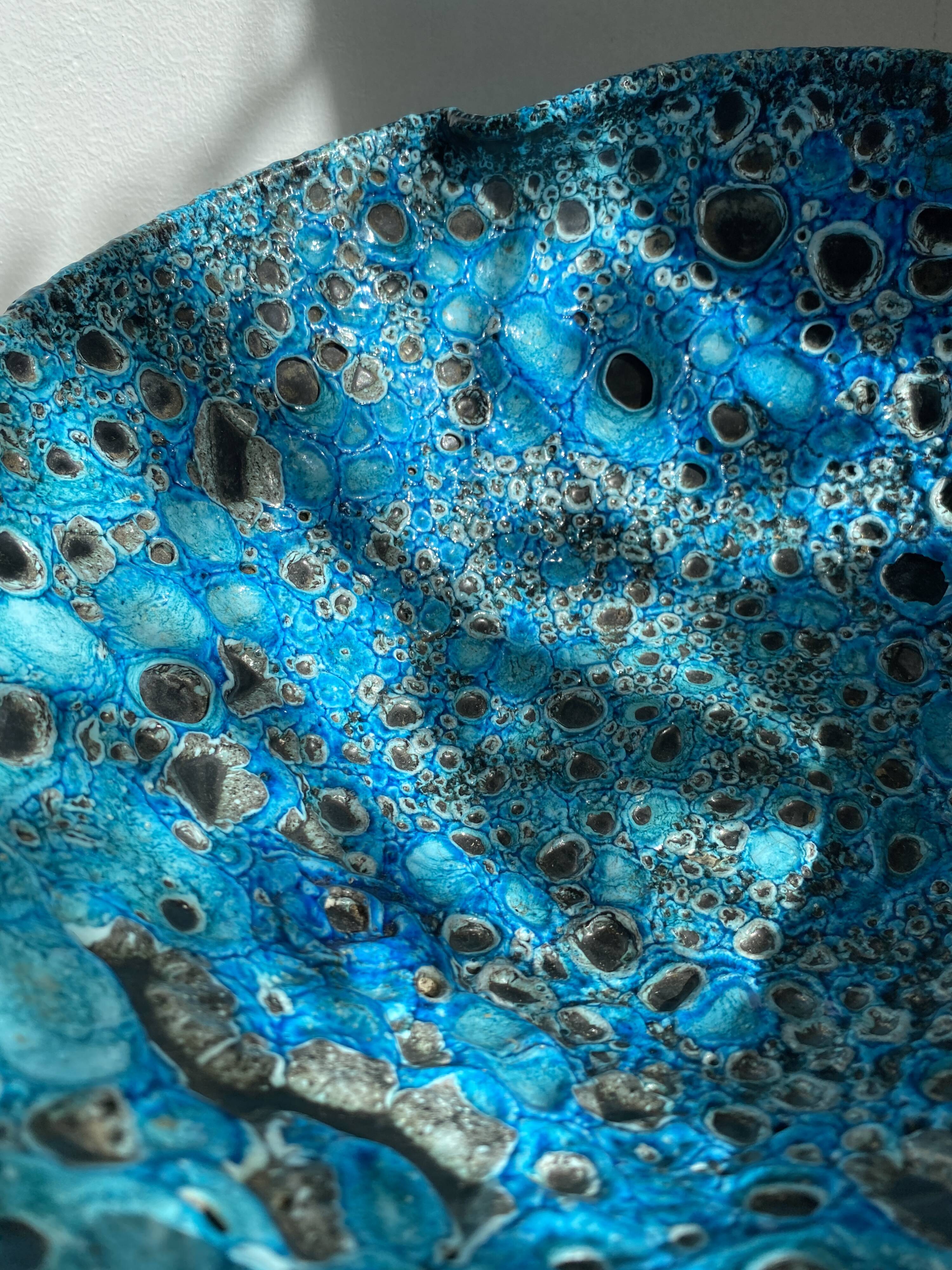 Eruptive ceramic dish from the 60s