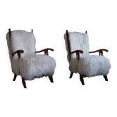 Paire de fauteuils scandinaves en chêne et peau de mouton islandaise à poil long par Henning Kjærnulf, 1950
