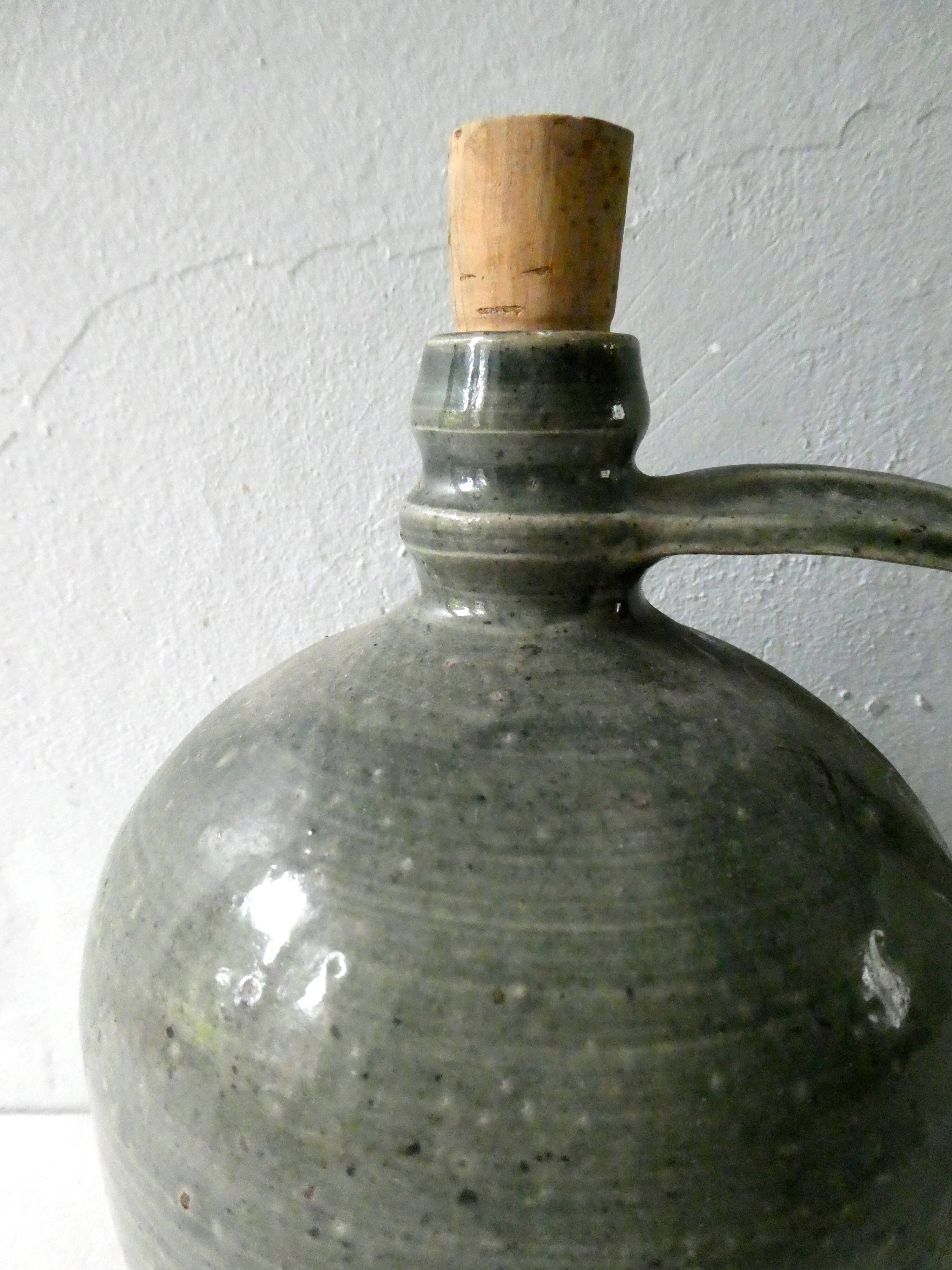Bouteille en grès vernissé