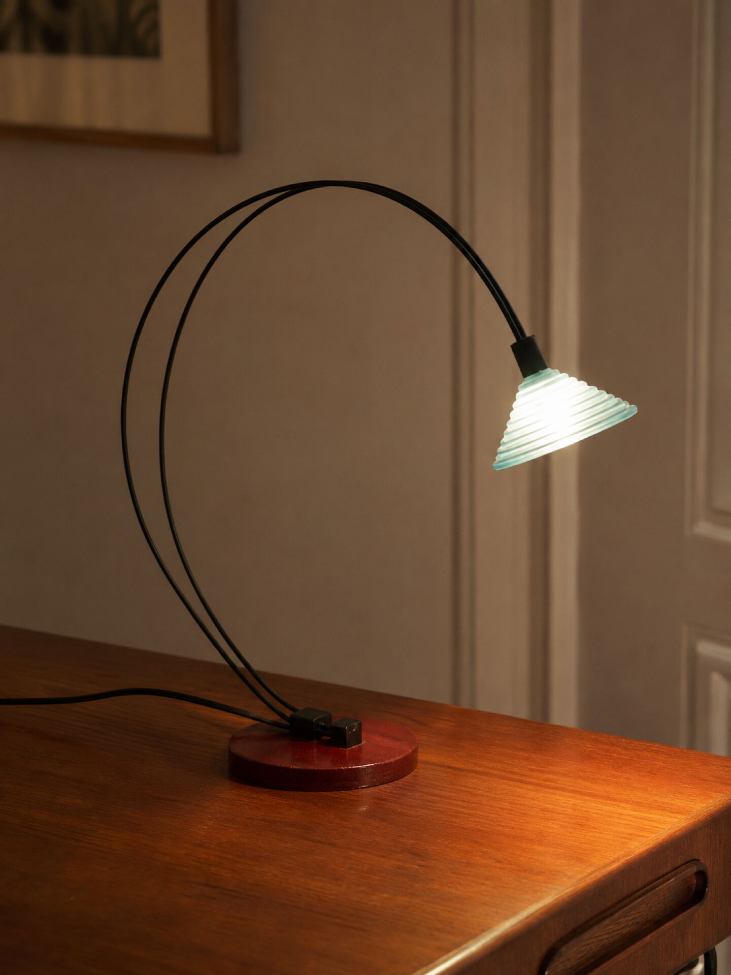 Lampe de bureau Optelma Suisse design postmoderniste