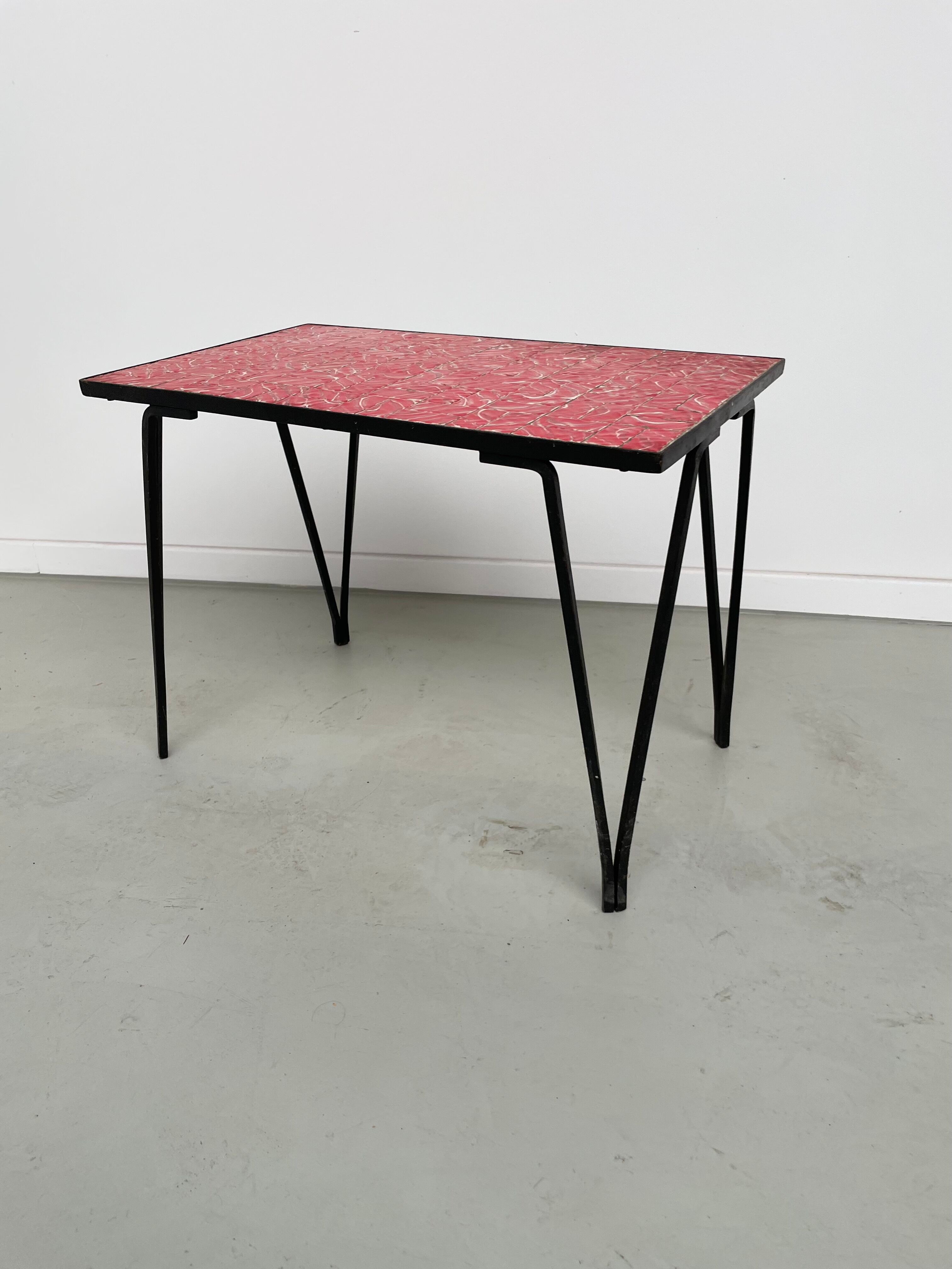 Red ceramic coffee table 50s