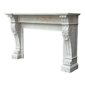 Cheminée en marbre blanc de Carrare vers 1880