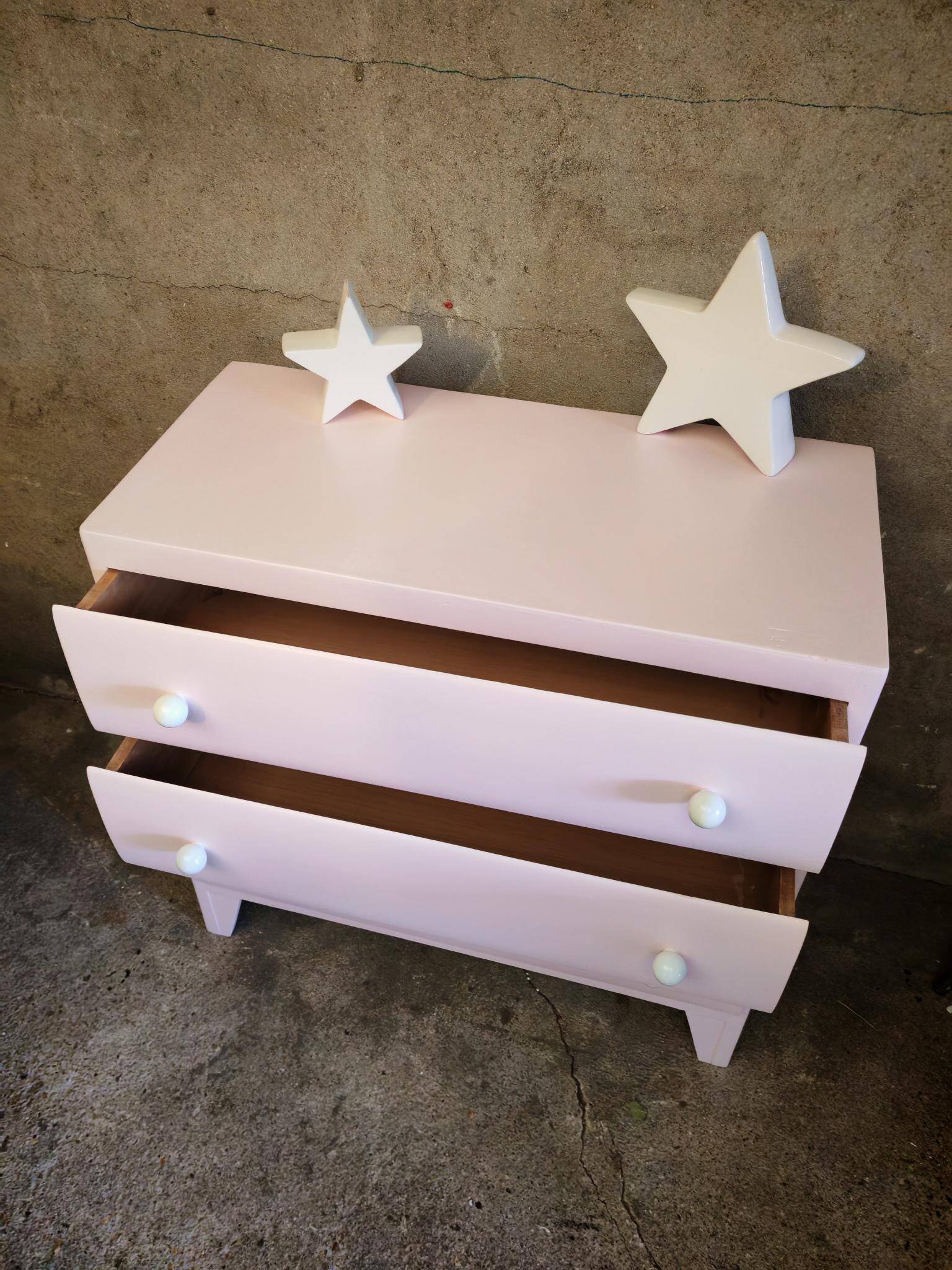 Commode rose poudré