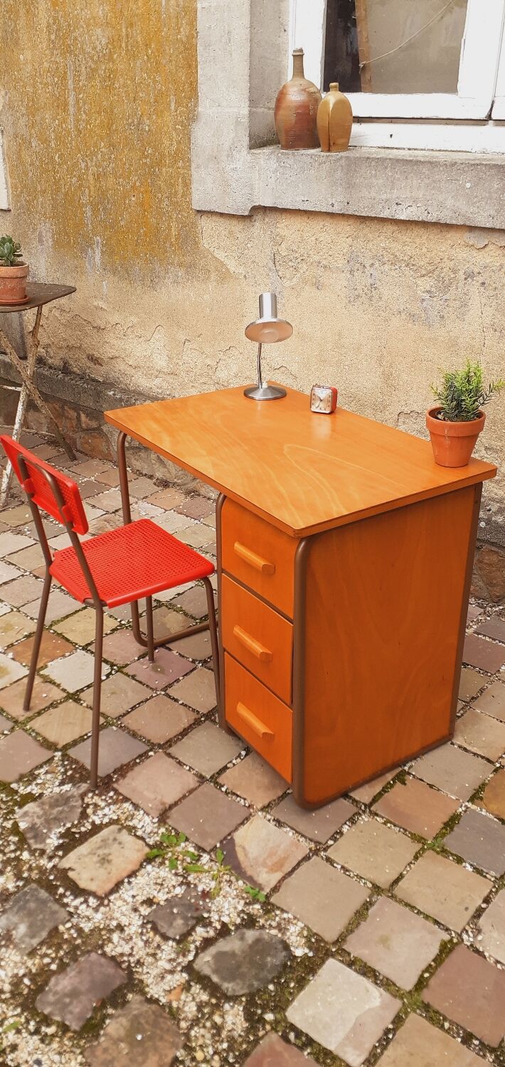 Desk and its vintage chair year 50