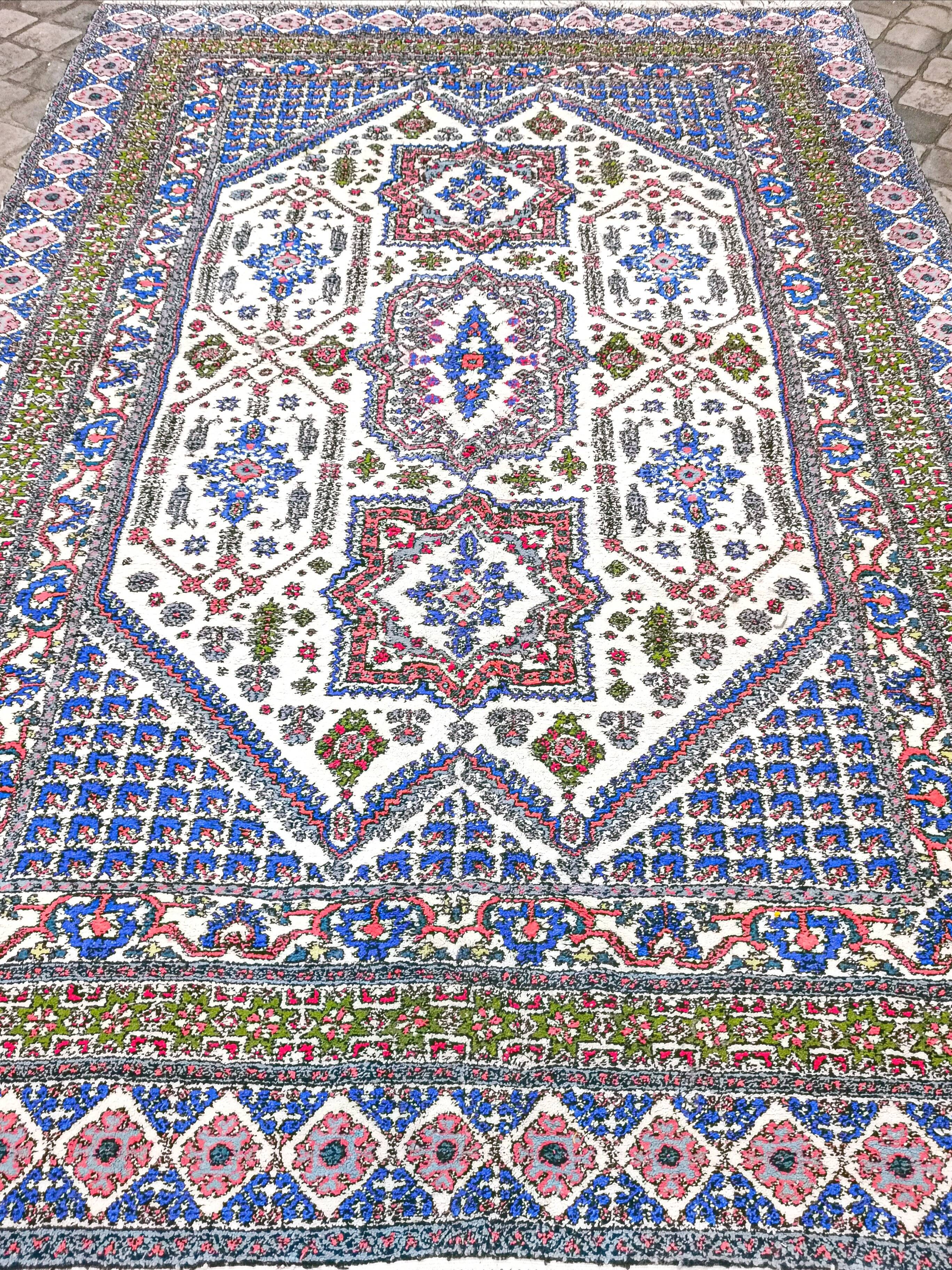 Handmade East carpet North Africa 307 x 208 cm
