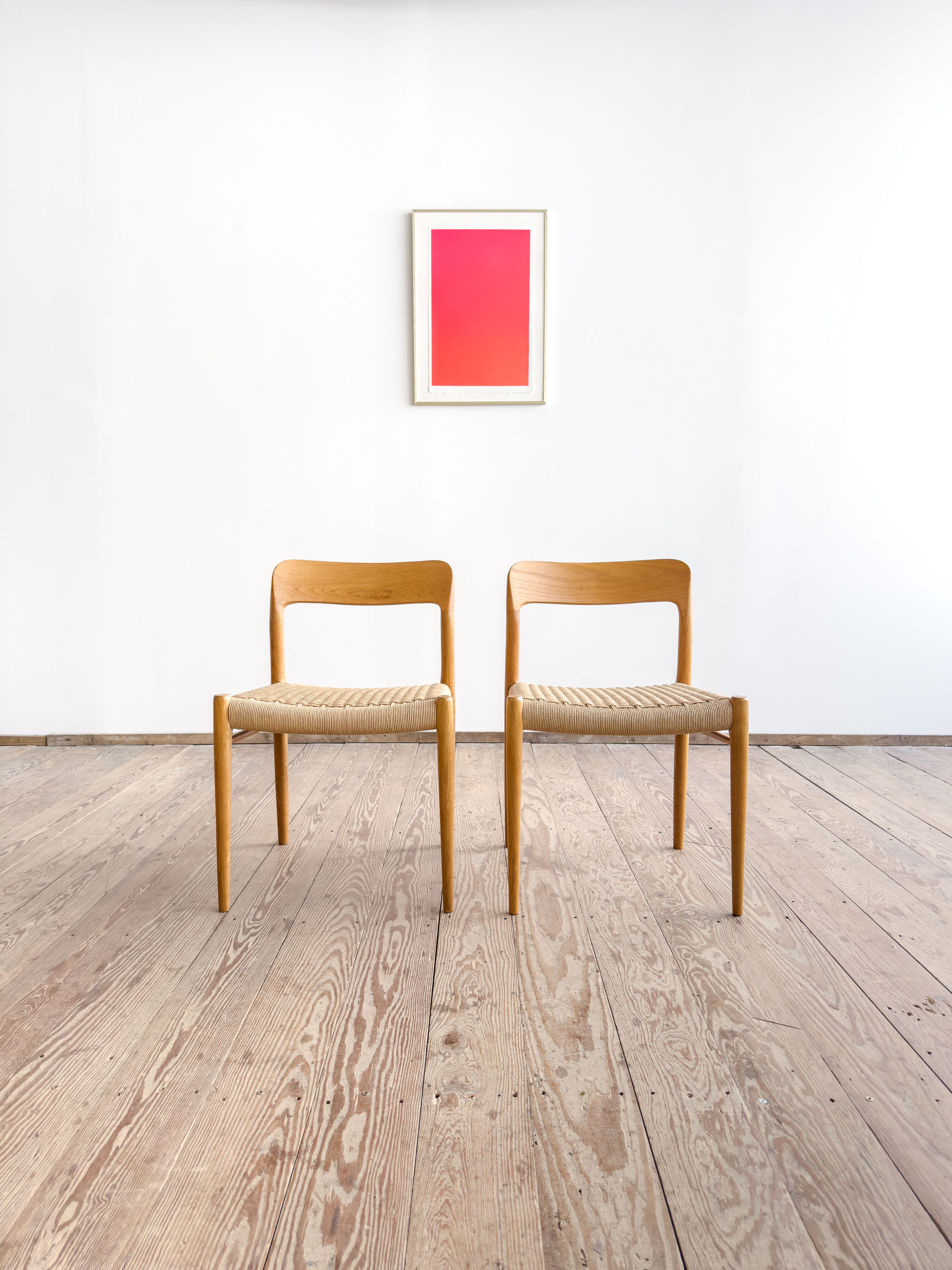 Paire de chaises de salle à manger modèle 75 par Niels O. Møller en chêne