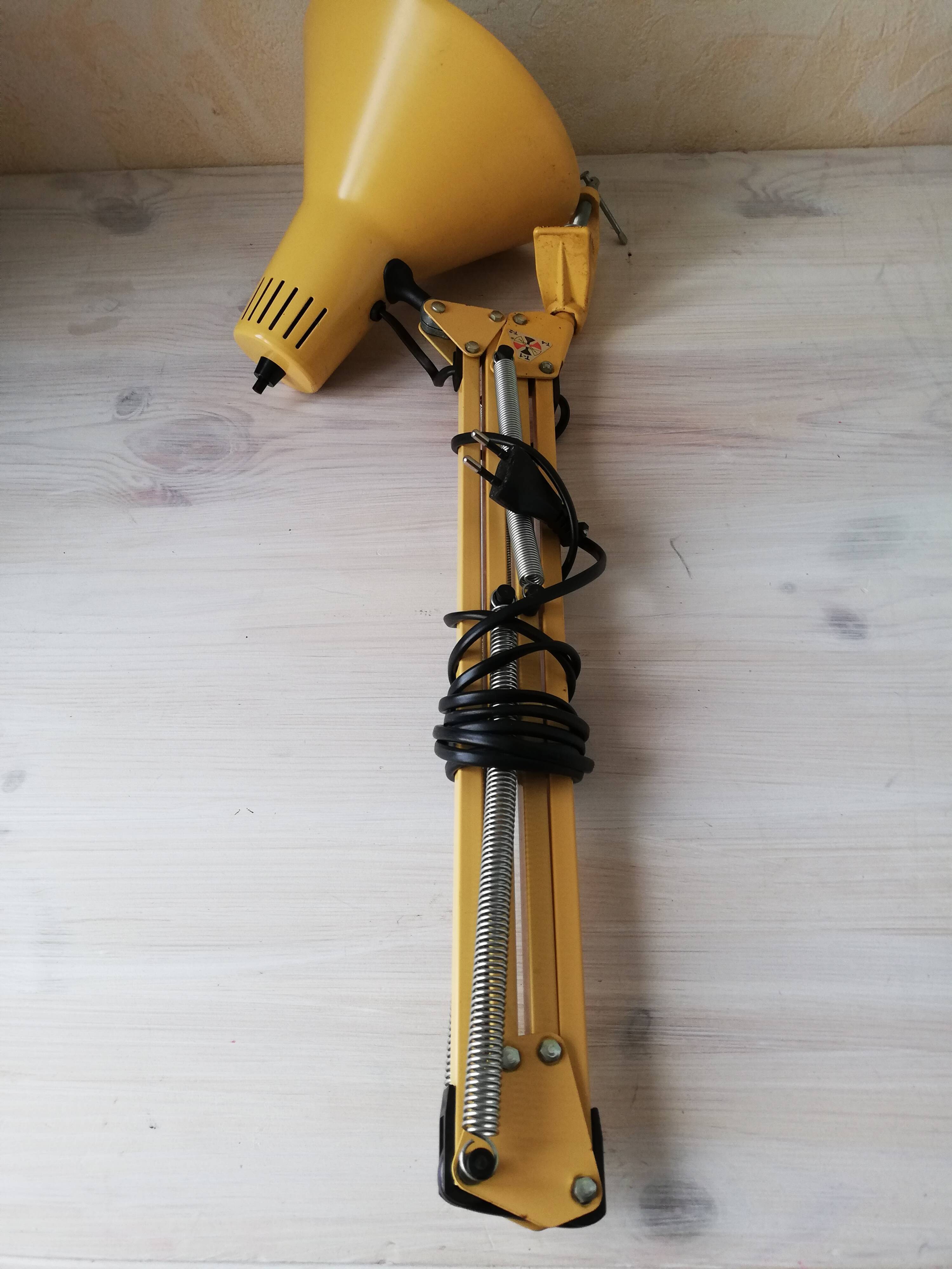 Articulated lamp brand twist